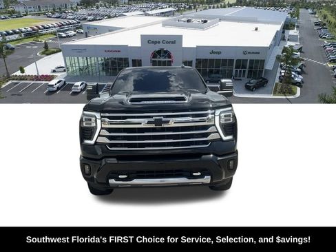 Used 2024 Chevrolet Silverado 3500 High Country w/ High Country Premium Package AWD/4WD image 2