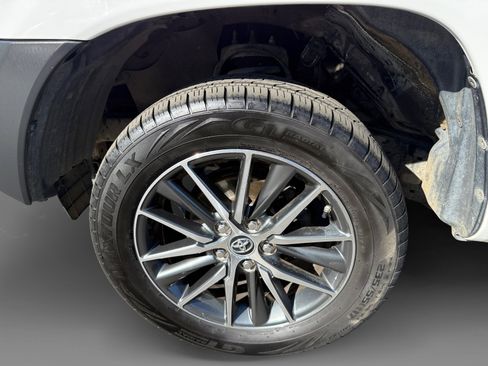 Used 2015 Toyota Tacoma Base image 9