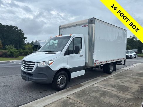Used 2021 Freightliner Sprinter 3500 RWD image 7
