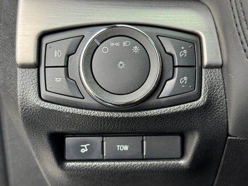 Used 2018 Ford Explorer Platinum image 18