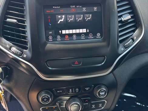 Used 2019 Jeep Cherokee Latitude w/ Popular Appearance Group AWD/4WD image 15