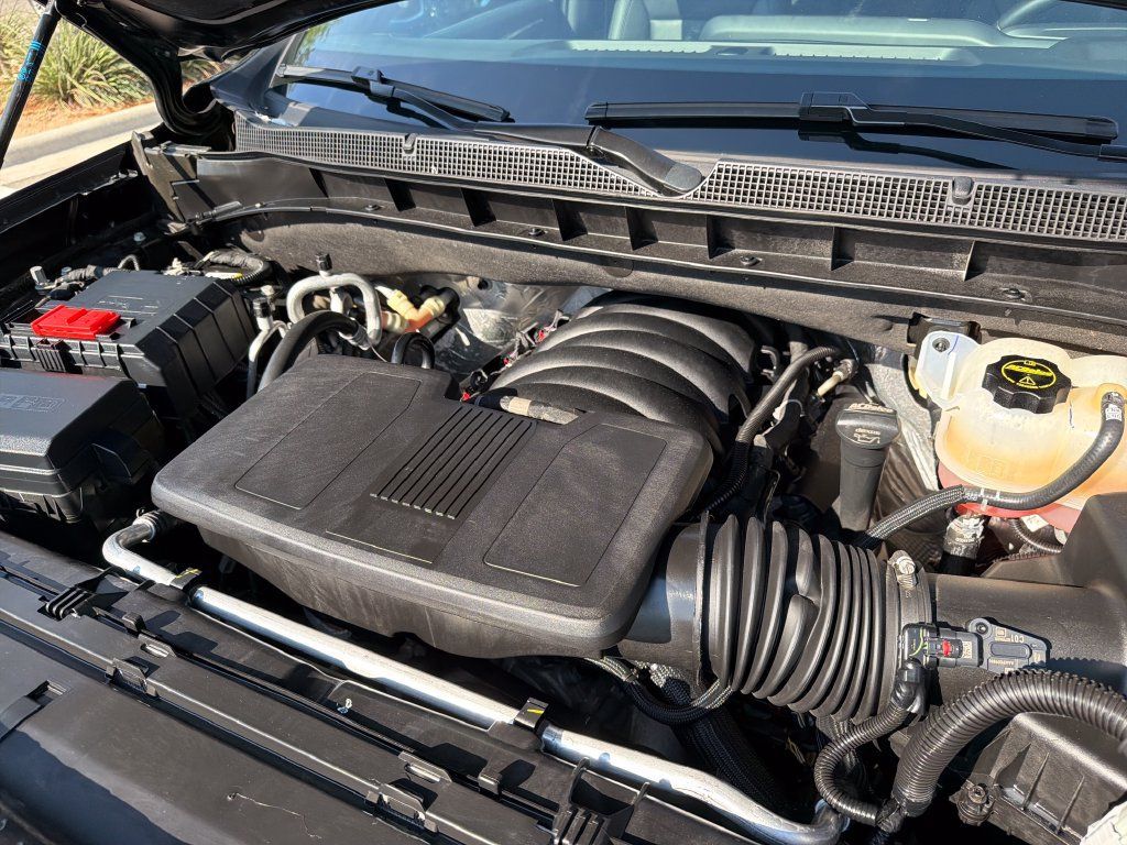 Used 2025 Chevrolet Tahoe Z71 AWD/4WD image 17