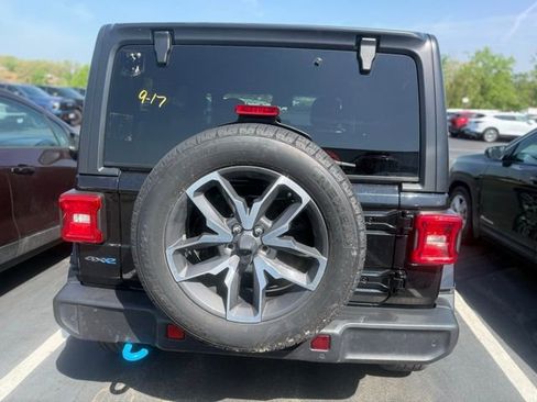 Used 2024 Jeep Wrangler Unlimited w/ Convenience Group AWD/4WD image 7