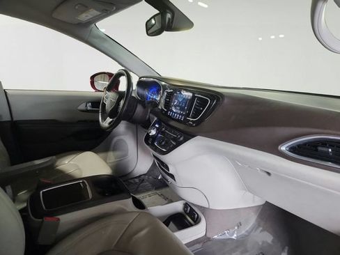 Used 2018 Chrysler Pacifica Touring-L Plus FWD image 25