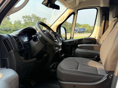 Used 2025 RAM ProMaster 2500 w/ U-Haul Equipment Group FWD image 12