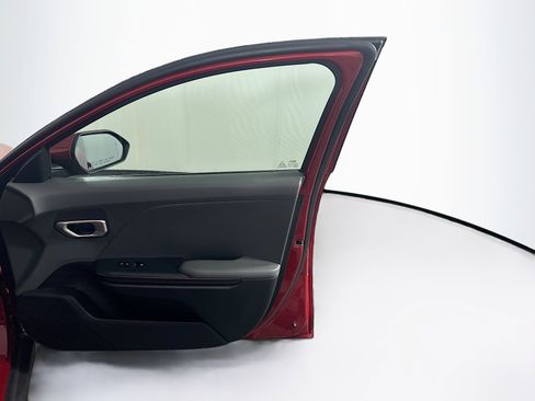 Used 2025 Kia K4 LXS image 32