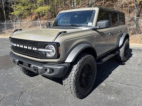 New 2025 Ford Bronco Badlands w/ Sasquatch Package image 3