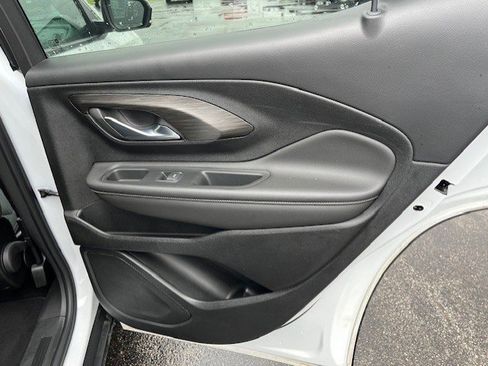 Used 2022 GMC Terrain SLE image 40