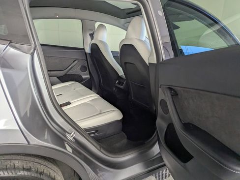 Used 2024 Tesla Model Y Long Range image 33