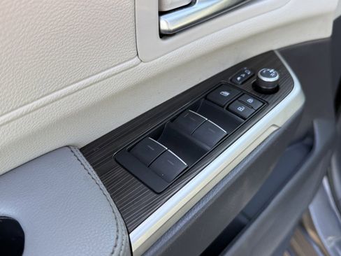 Certified 2024 Toyota Sienna Limited image 18