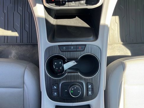 Used 2023 GMC Acadia SLT w/ Preferred Package FWD image 25