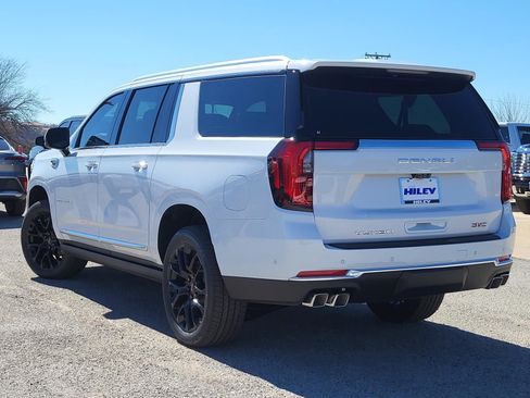 New 2026 GMC Yukon XL Denali w/ Denali Reserve Package image 3