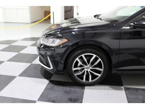 Used 2025 Volkswagen Jetta SE image 9