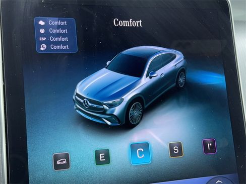 Used 2025 Mercedes-Benz GLC 300 4MATIC image 27