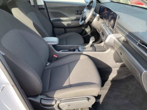 Used 2025 Hyundai Kona SEL image 24