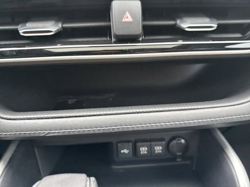 Used 2020 Toyota Highlander XLE image 28