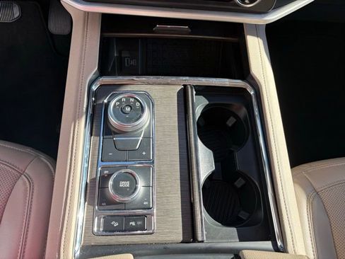 Used 2024 Ford Expedition Limited image 24