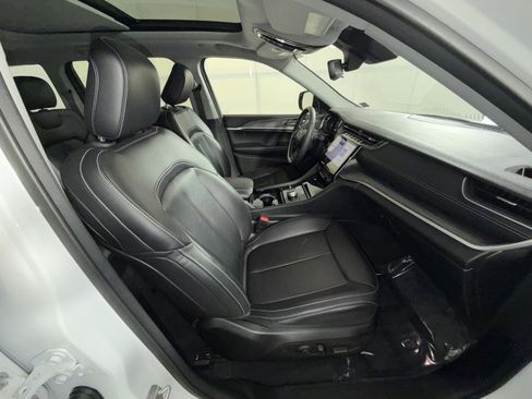 Used 2023 Jeep Grand Cherokee Limited w/ Black Appearance Package image 27