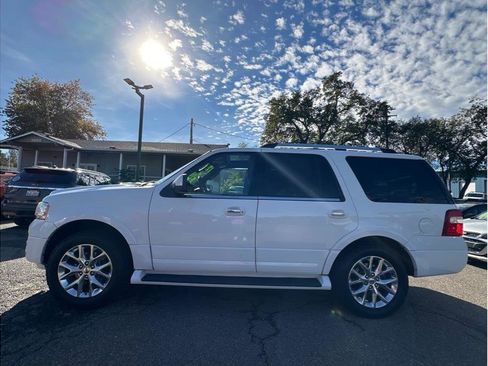 Used 2017 Ford Expedition Limited image 4