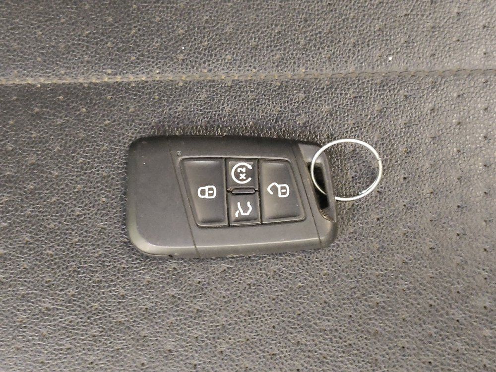 Used 2022 Volkswagen Atlas Cross Sport SE FWD image 32
