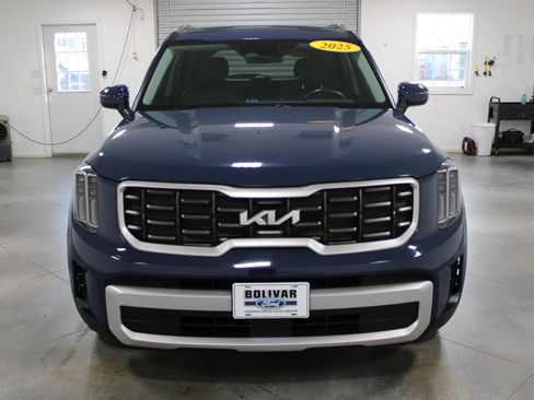 Used 2025 Kia Telluride S FWD image 3