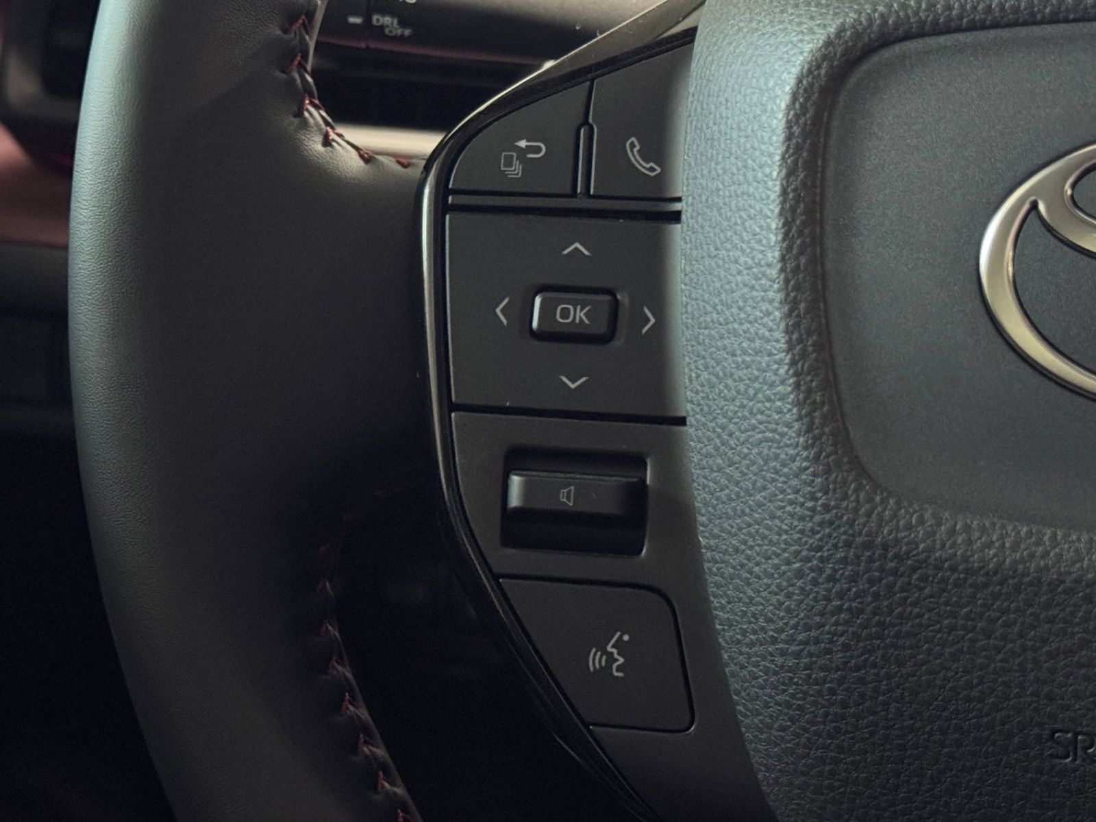 New 2026 Toyota Prius Plug-In Hybrid FWD image 30