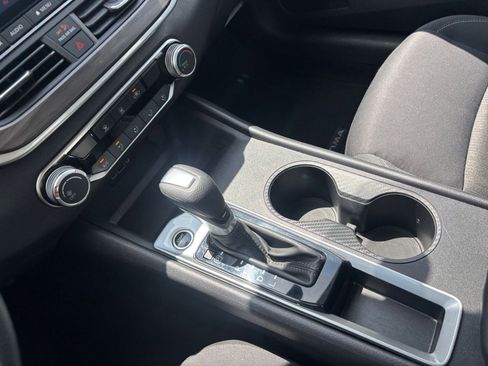 Used 2025 Nissan Altima 2.5 SV image 41