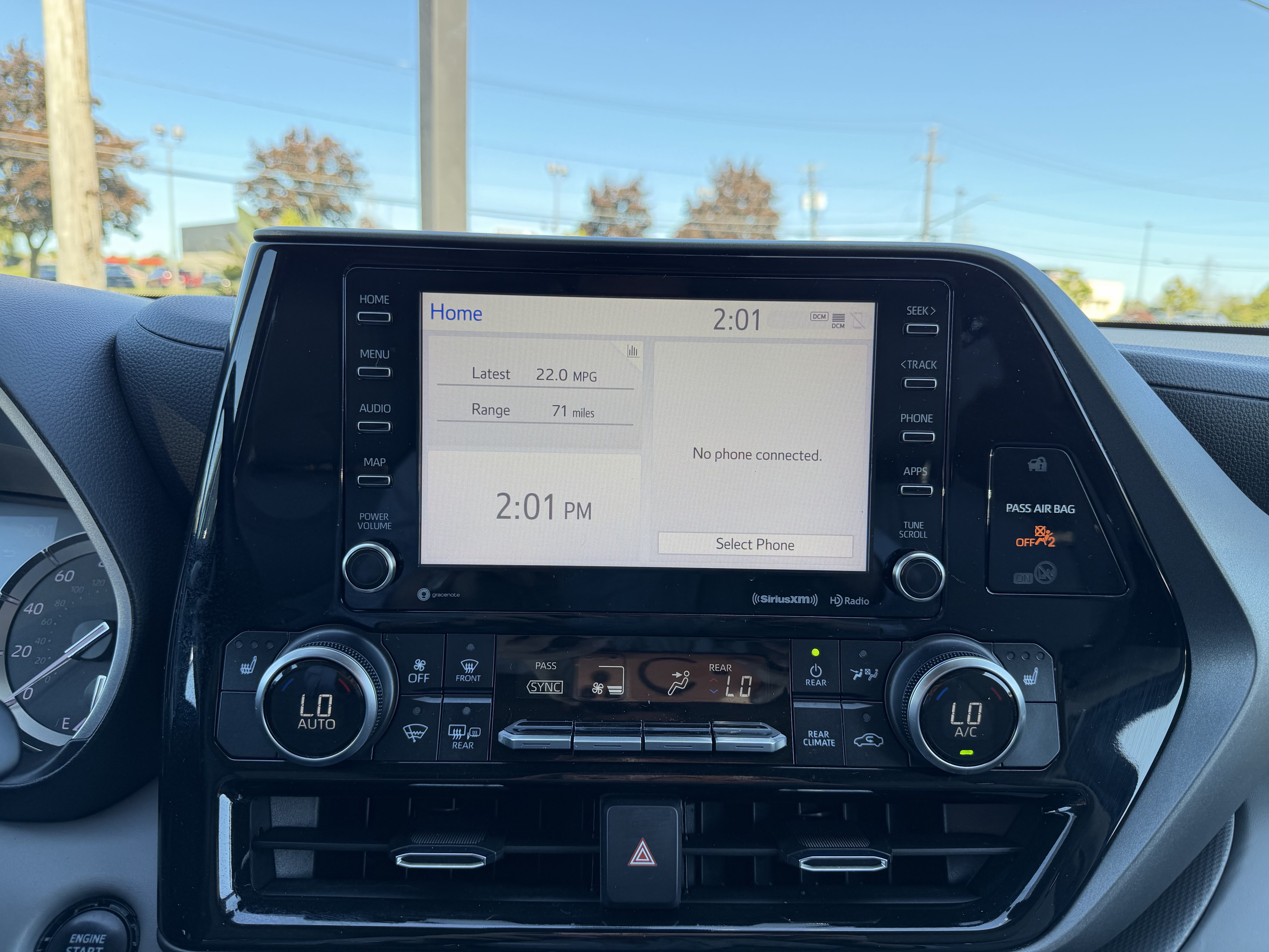 Used 2022 Toyota Highlander XLE AWD/4WD image 18