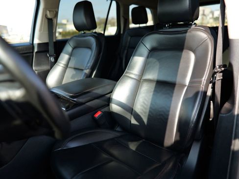 Used 2023 Lincoln Aviator AWD image 18