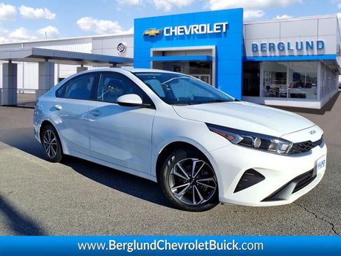 Used 2023 Kia Forte LXS image 1