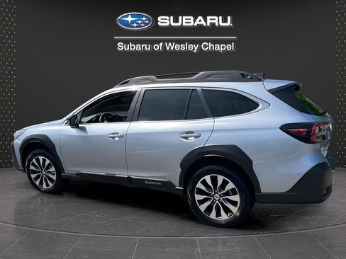 Used 2025 Subaru Outback Limited AWD/4WD image 6