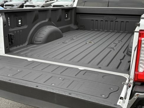 Used 2024 Ford F350 Lariat image 9