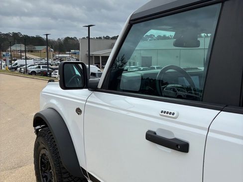 Used 2023 Ford Bronco Wildtrak image 9