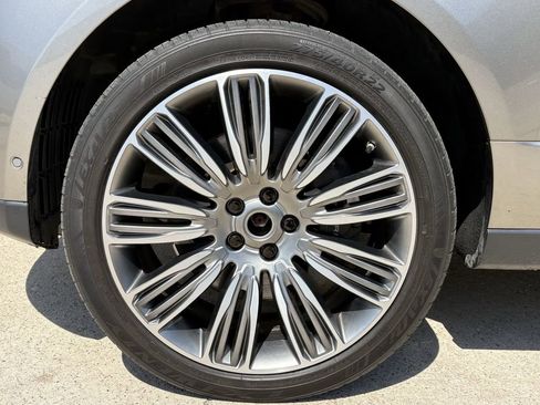 Used 2020 Land Rover Range Rover HSE image 9