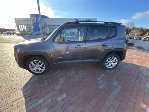 Used 2018 Jeep Renegade Latitude image 10