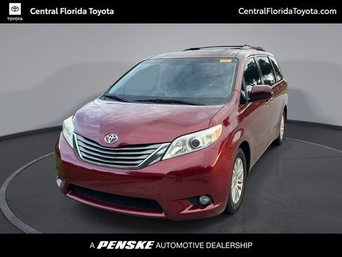 Used 2013 Toyota Sienna XLE FWD image 1