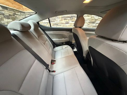 Used 2018 Hyundai Elantra Value Edition FWD image 31