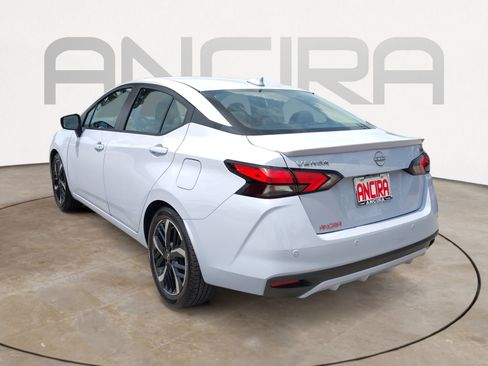 Used 2024 Nissan Versa SR FWD image 9
