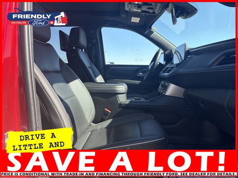 Used 2024 GMC Yukon SLT w/ SLT Premium Package image 16