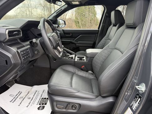 Used 2025 Toyota 4Runner TRD Off-Road Premium image 12