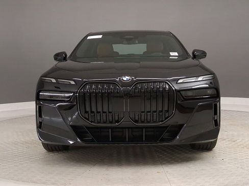 New 2026 BMW 740i w/ Premium Package image 4