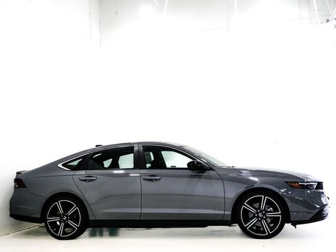 Used 2024 Honda Accord Sport image 4