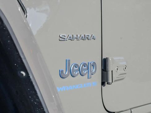 Used 2023 Jeep Wrangler Sahara image 14