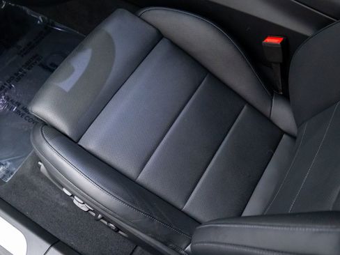 Certified 2025 Porsche Macan 4 Electric image 16