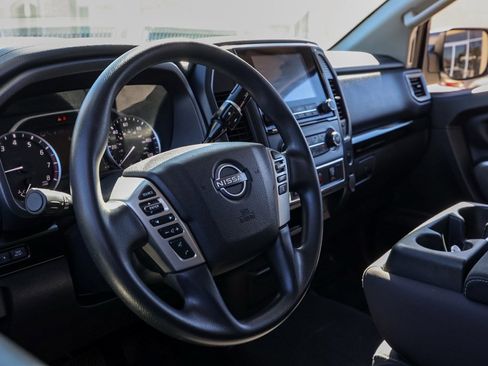 Used 2023 Nissan Titan SV image 14