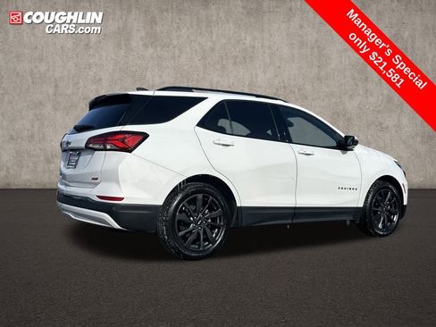 Used 2022 Chevrolet Equinox RS w/ Infotainment Package image 9