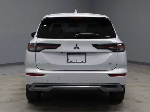 New 2026 Mitsubishi Outlander SE image 7
