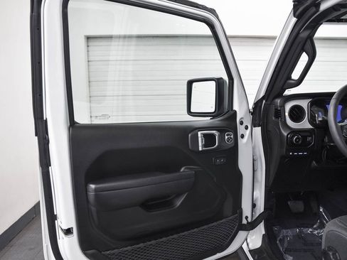 Used 2024 Jeep Wrangler Unlimited AWD/4WD image 9