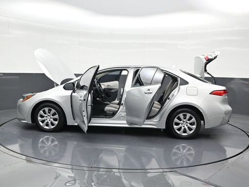 Used 2025 Toyota Corolla LE w/ Convenience Package image 33