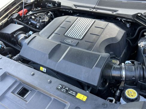 Used 2024 Land Rover Defender 110 SE image 26